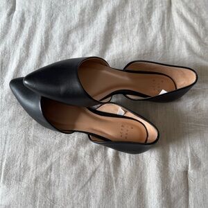 Universal Thread Black Pointed Toe Flats